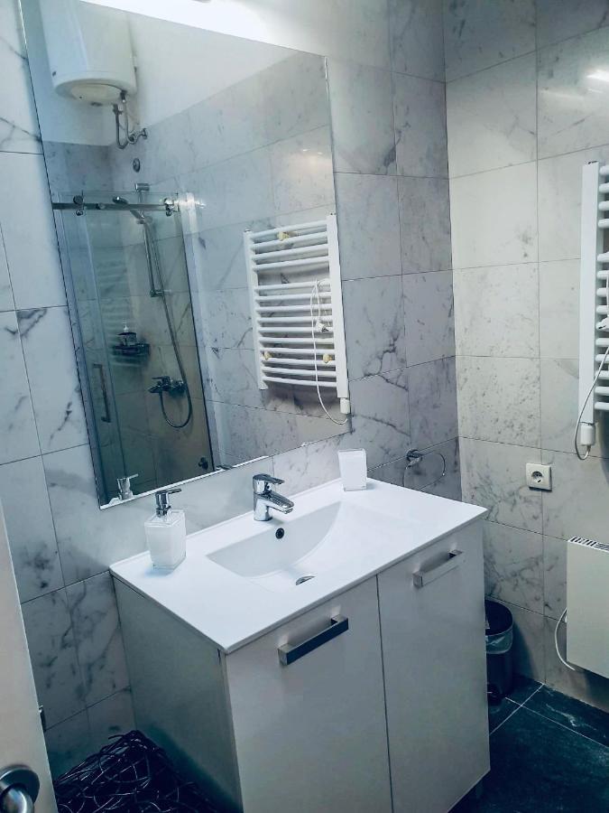 Sara Apartment Belgrado Buitenkant foto